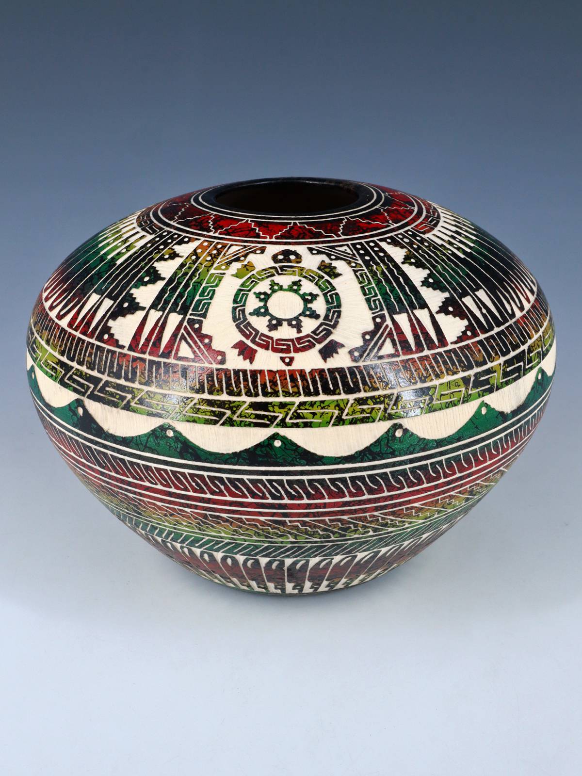 Poterie en crin de cheval peinte ours gravé