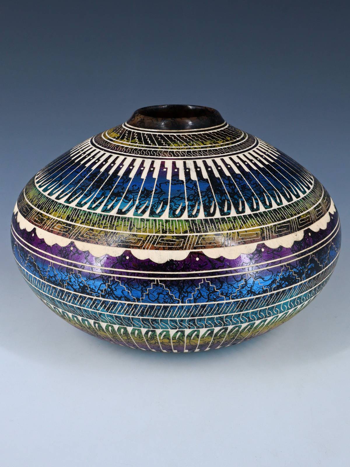 Poterie en crin de cheval peinte ours gravé