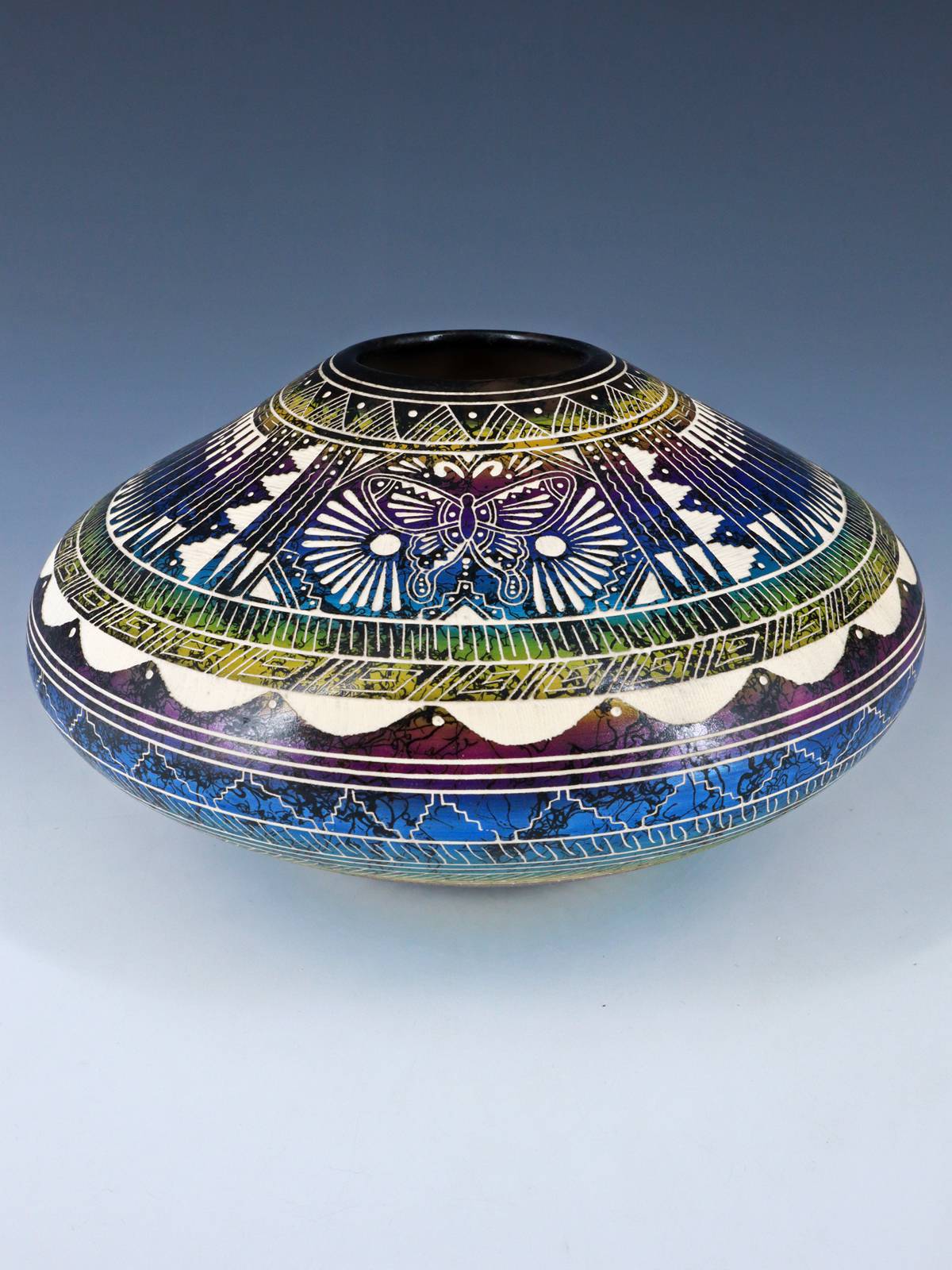 Poterie en crin de cheval peinte ours gravé
