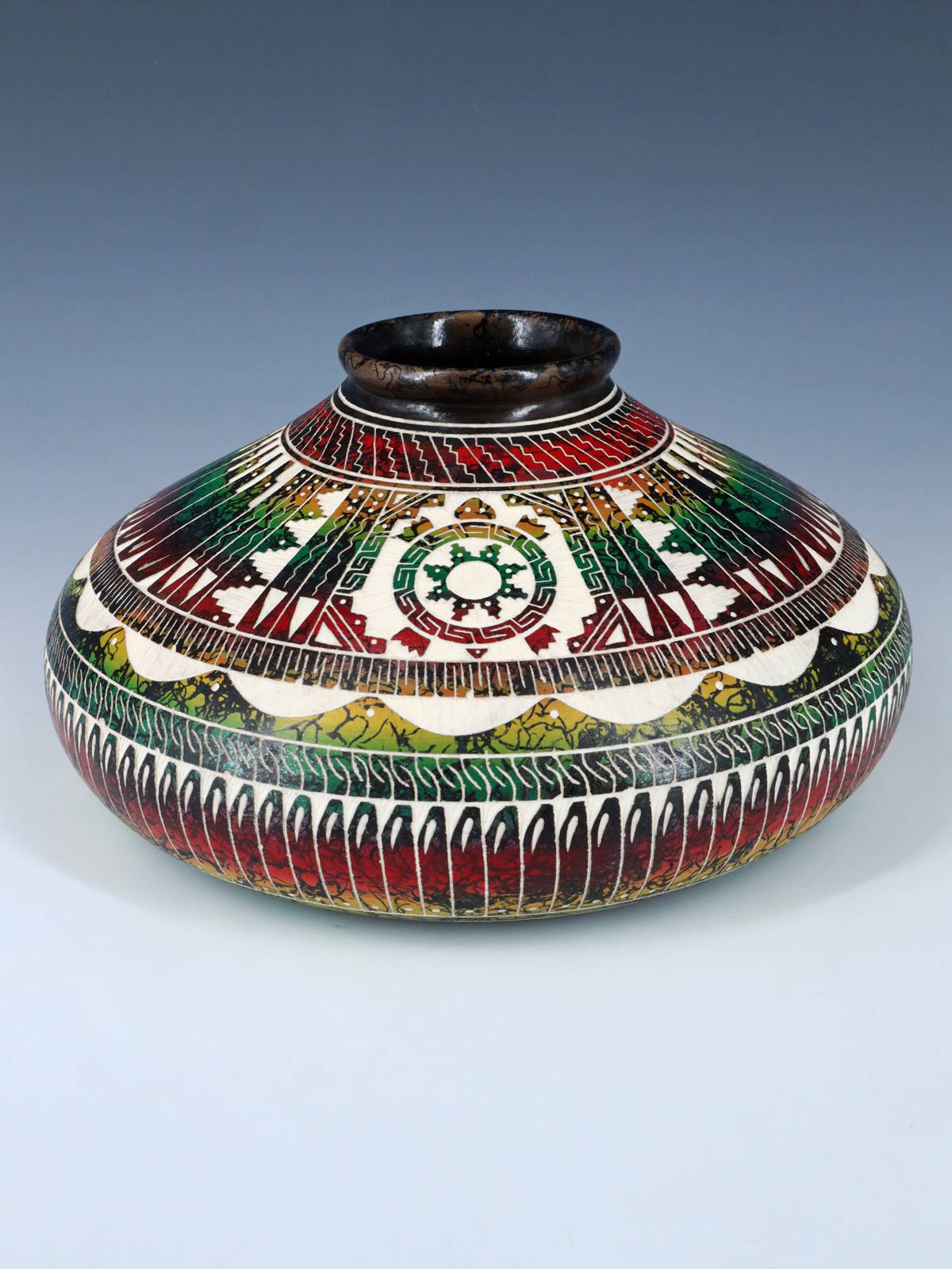 Poterie en crin de cheval peinte ours gravé