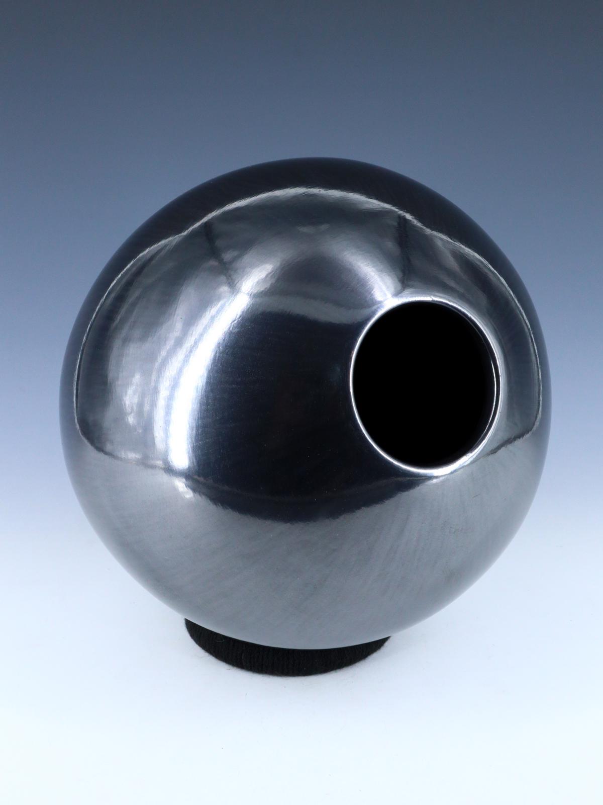 Mata Ortiz Hand Coiled Black Pottery - PuebloDirect.com