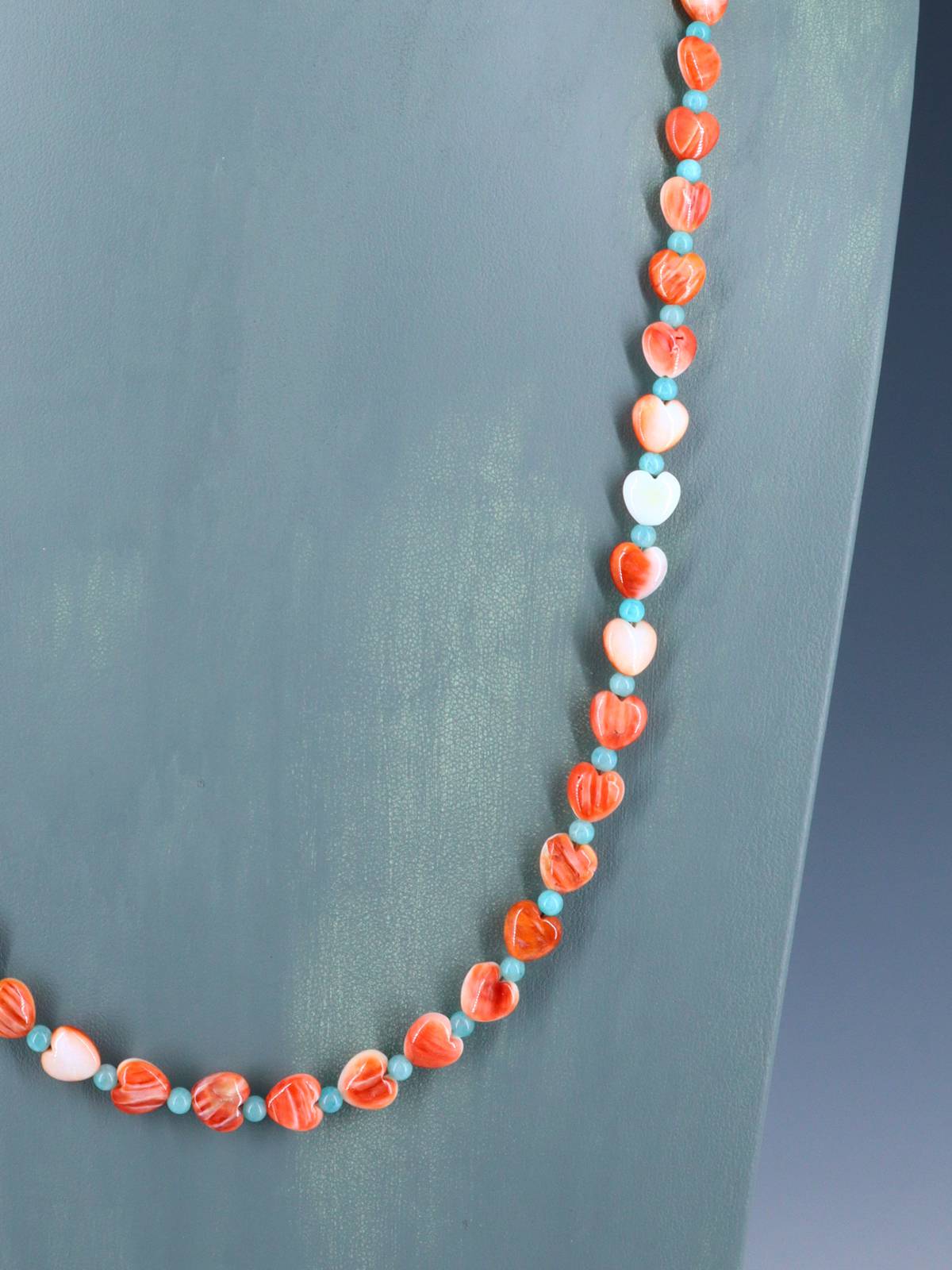 26" Single Strand Spiny Oyster Heart Shaped Disc Necklace - PuebloDirect.com