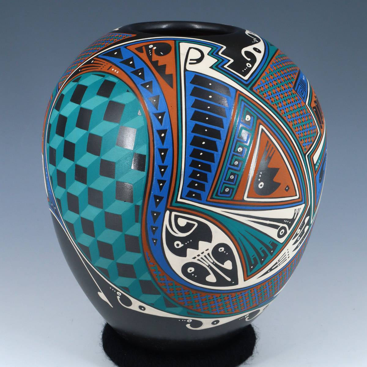 Southwest Pottery Mata Ortiz Pot Decorated with Paquimé Patterns & Ceramic Base