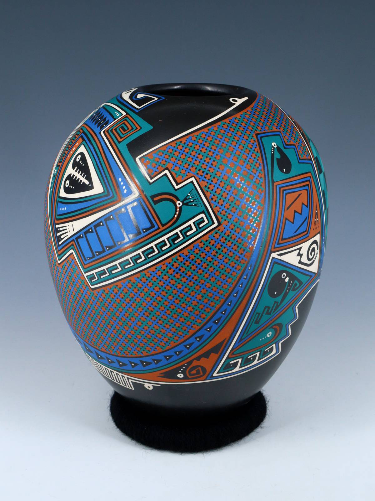 Mata Ortiz Hand Coiled and Painted Paquime Pottery - PuebloDirect.com