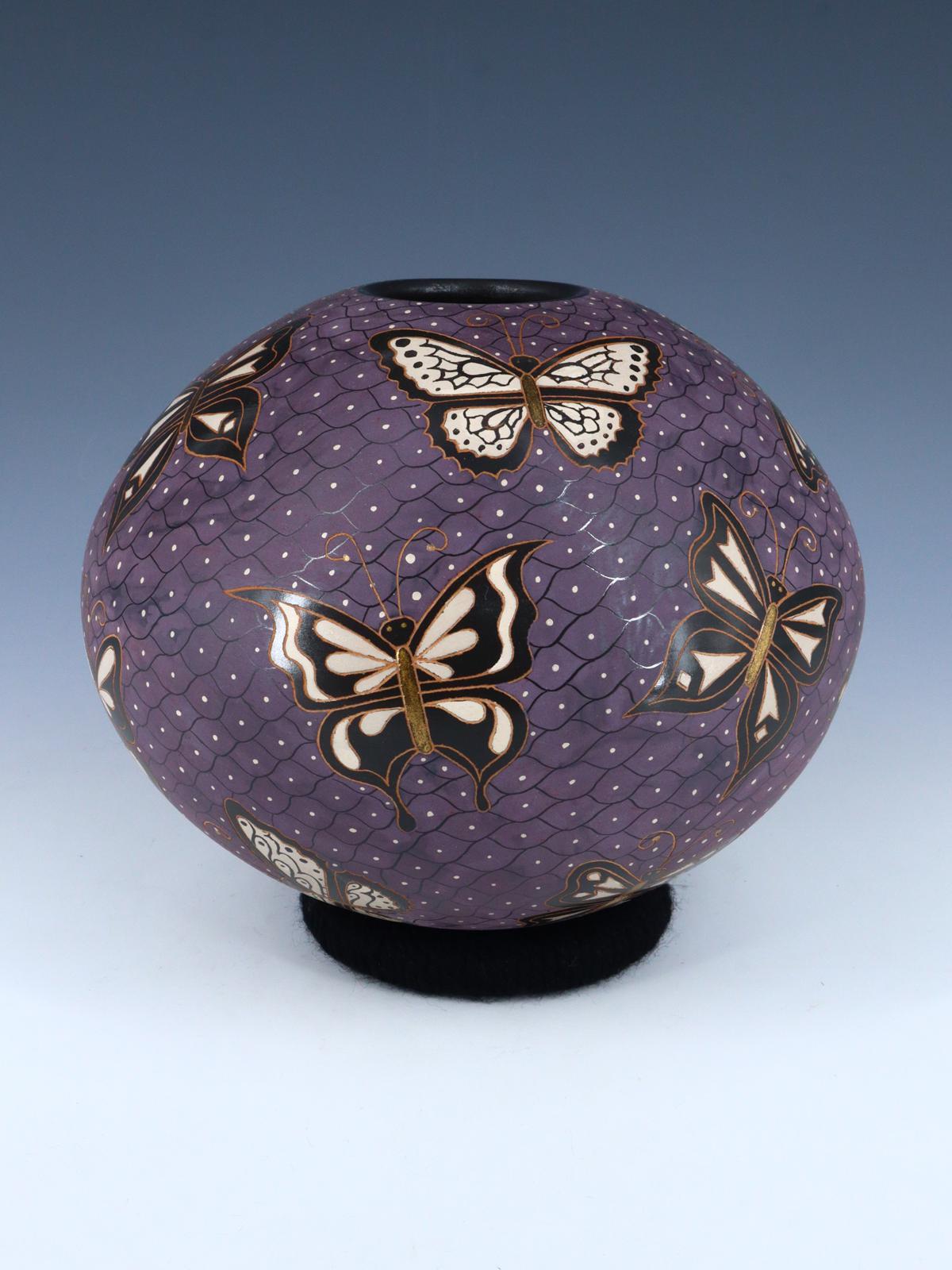 Mata Ortiz Poterie papillon peinte et gravée