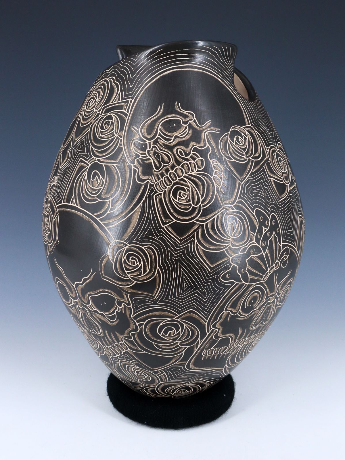 Mata Ortiz Hand Coiled Etched Pottery Vase - PuebloDirect.com