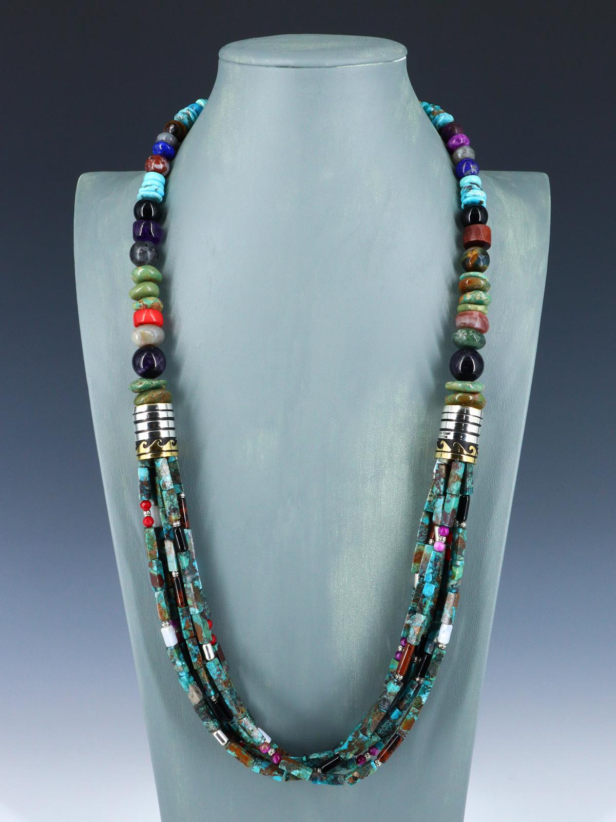 singer_necklace_111025007.jpg?