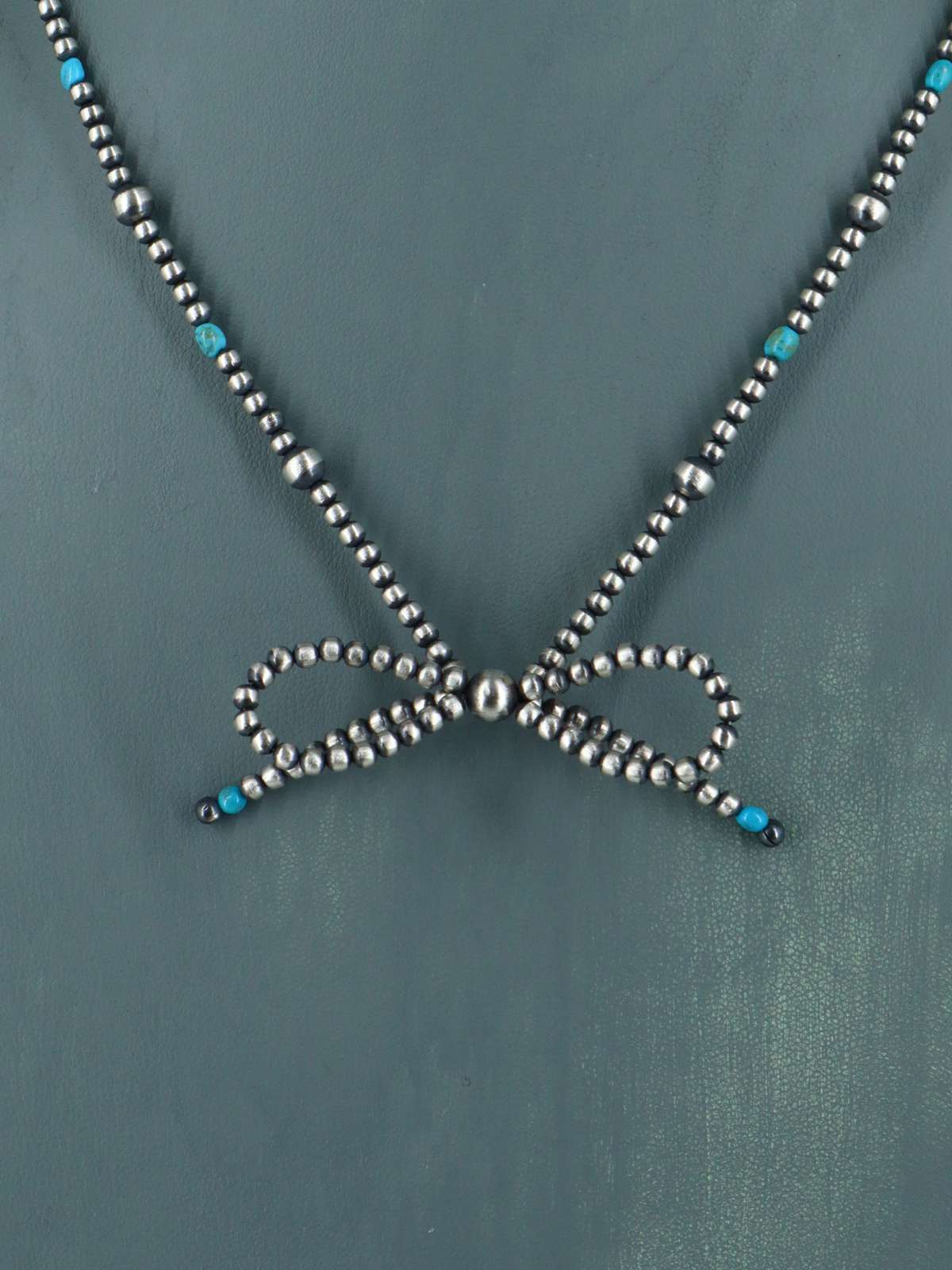 Collier de perles en argent sterling à brin unique de bijoux Navajo de 19 po