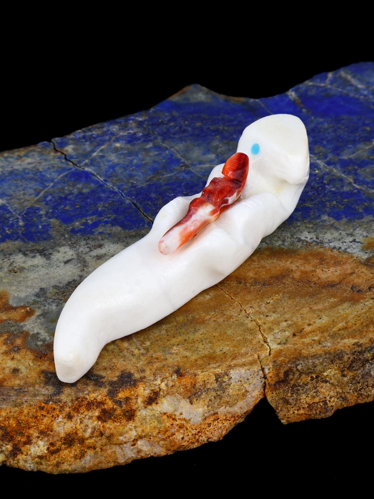 White Marble Otter Family Zuni Fetish - PuebloDirect.com