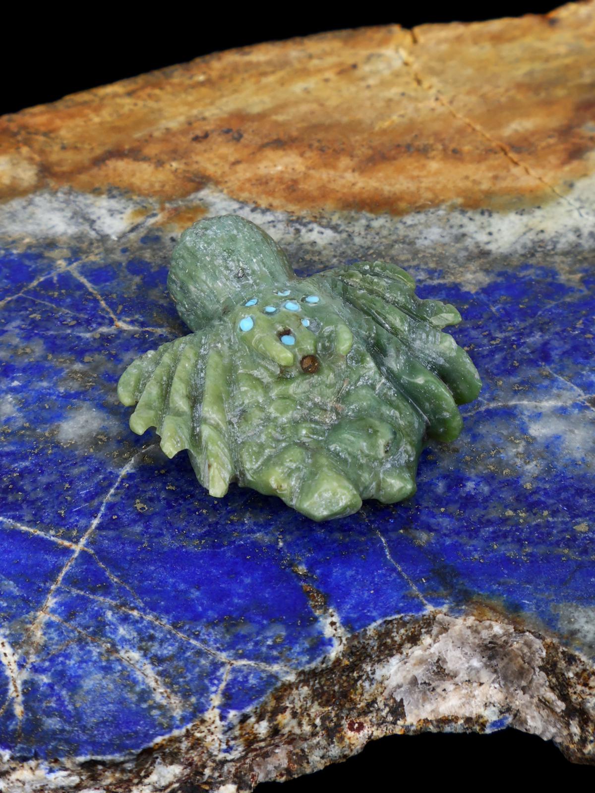 Serpentine Spider With Leaf Zuni Fetish - PuebloDirect.com