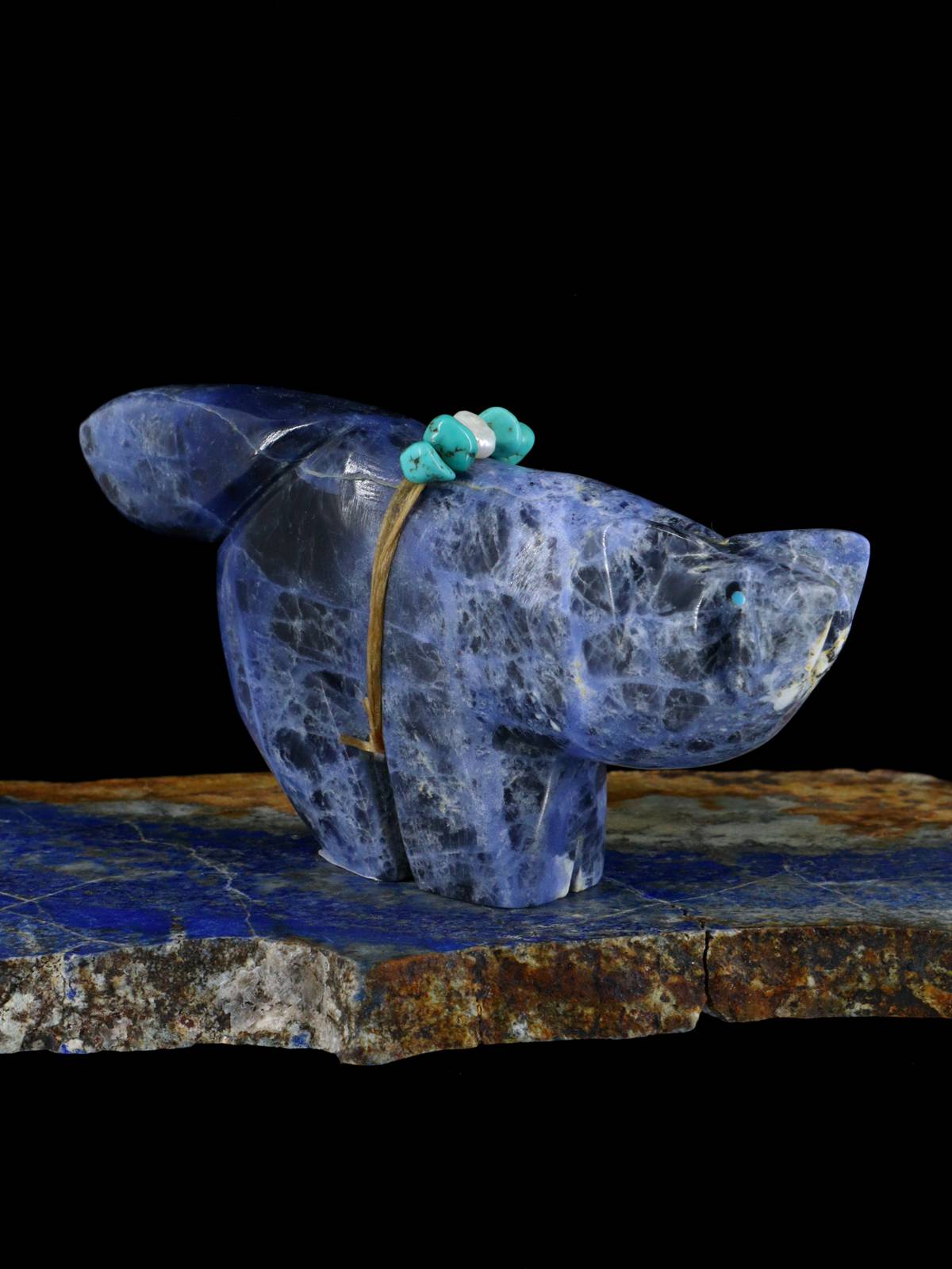 Sodalite Wolf Zuni Fetish - PuebloDirect.com