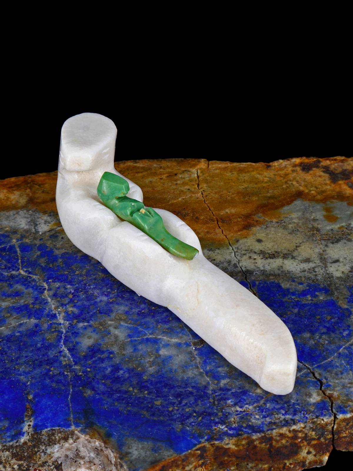 White Marble Otter Family Zuni Fetish - PuebloDirect.com