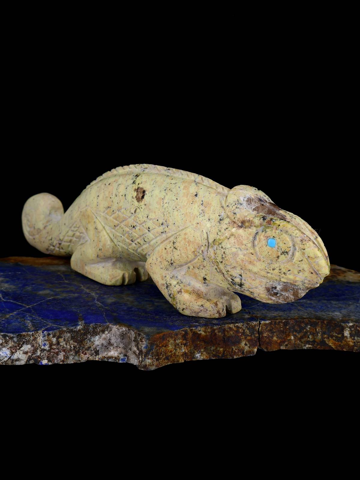 Serpentine Chameleon Zuni Fetish - PuebloDirect.com