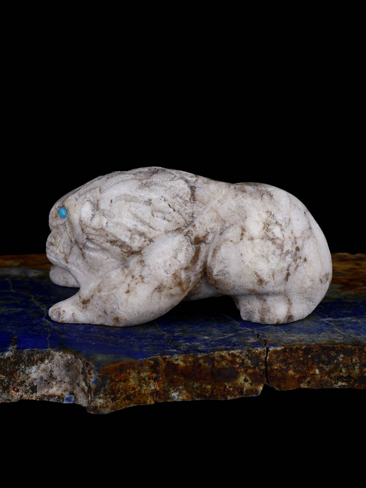 White Marble Lion Zuni Fetish - PuebloDirect.com