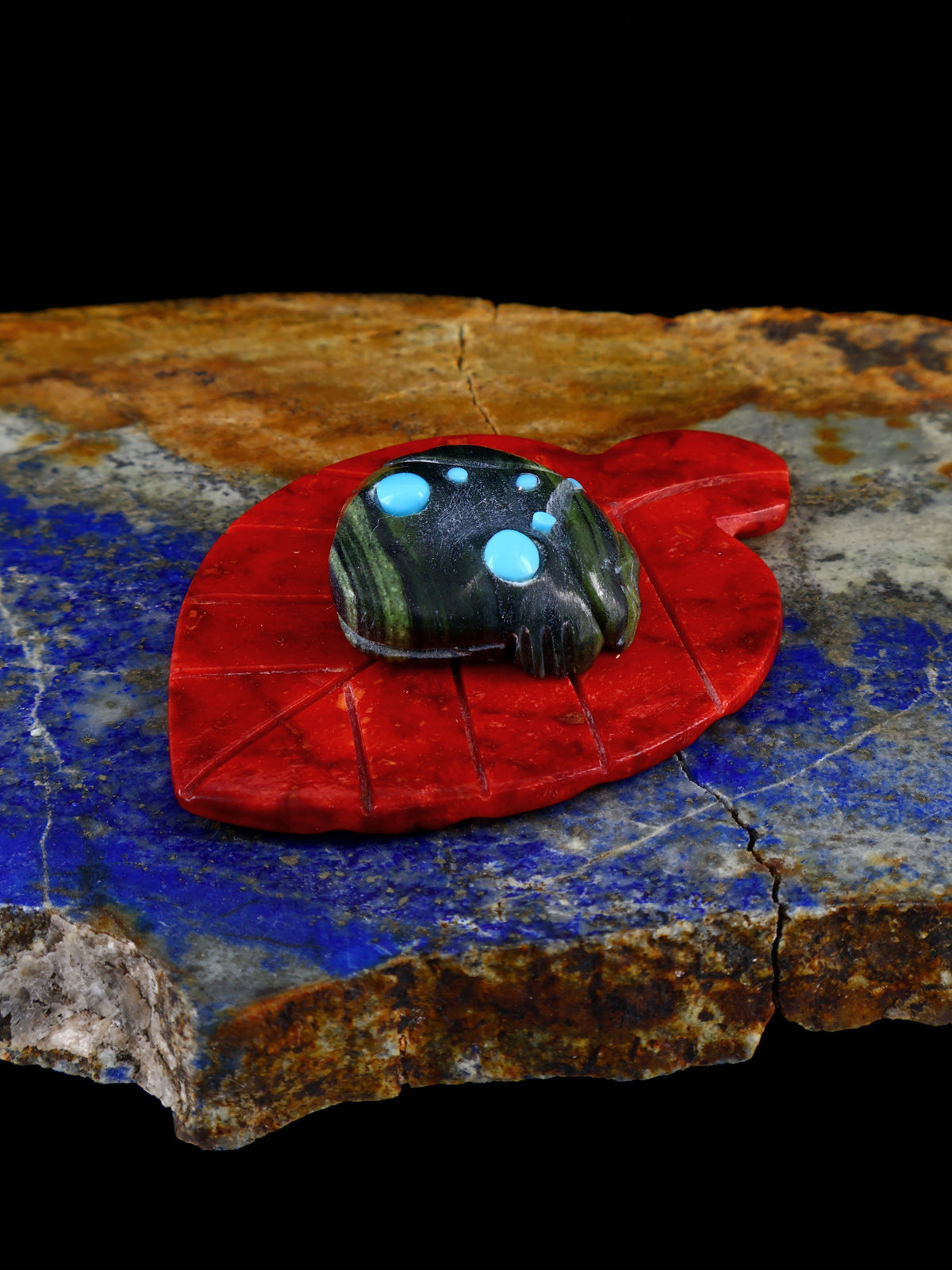 Serpentine Frog on Leaf Zuni Fetish