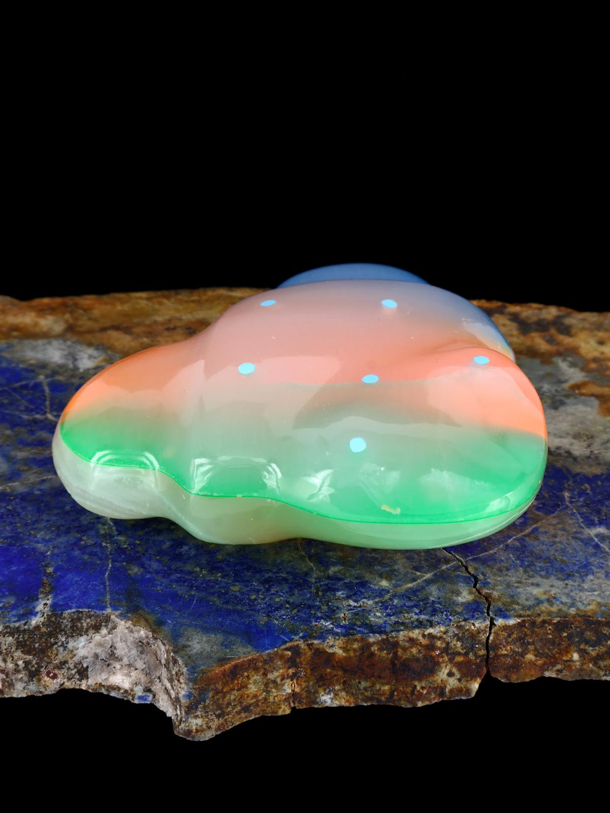 Dyed Calcite Frog Zuni Fetish - PuebloDirect.com