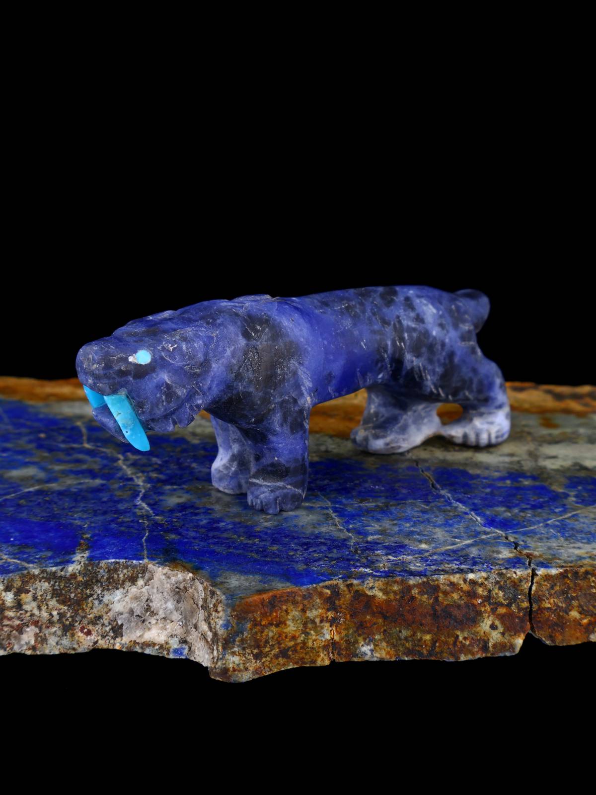 Fetiche Zuni del tigre dientes de sable de mármol egipcio