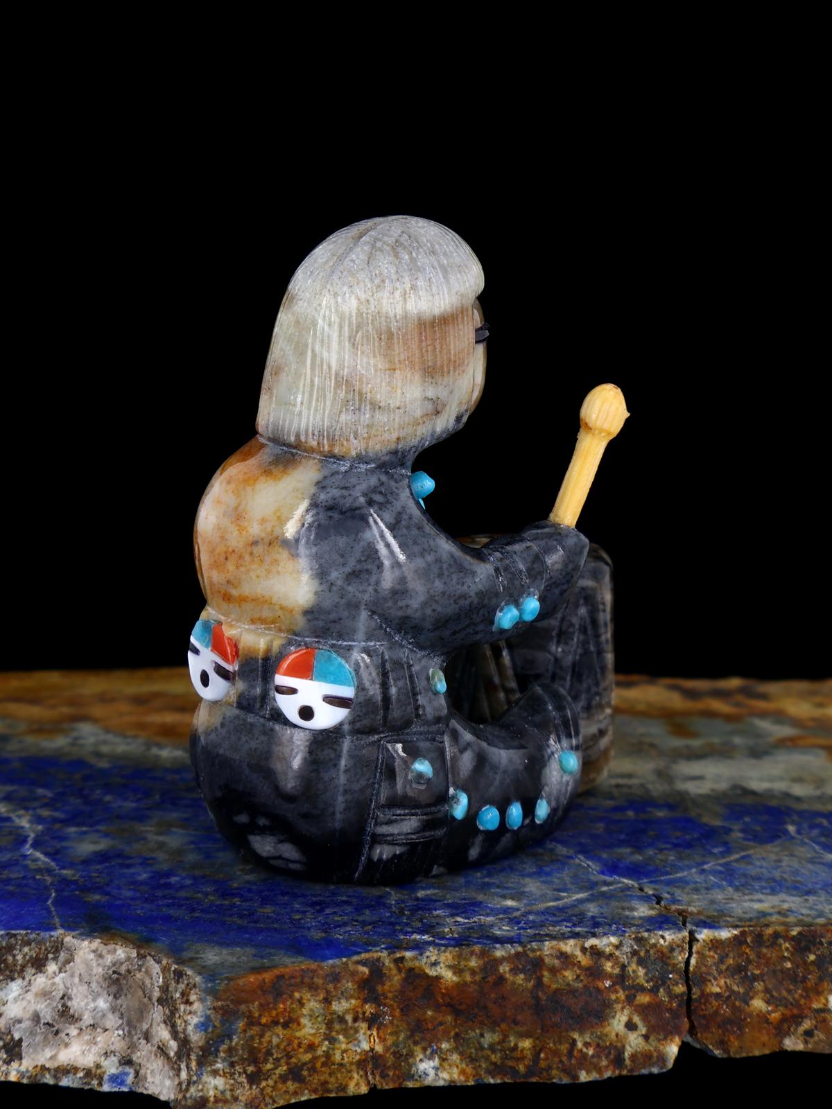 Serpentine baterista Zuni Fetiche