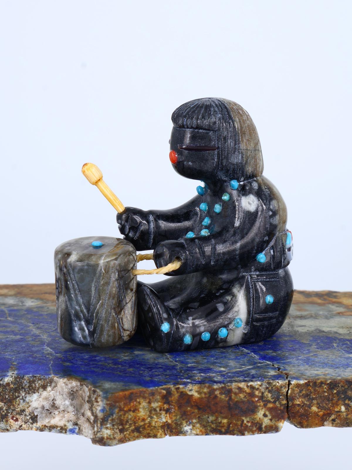 Serpentine baterista Zuni Fetiche