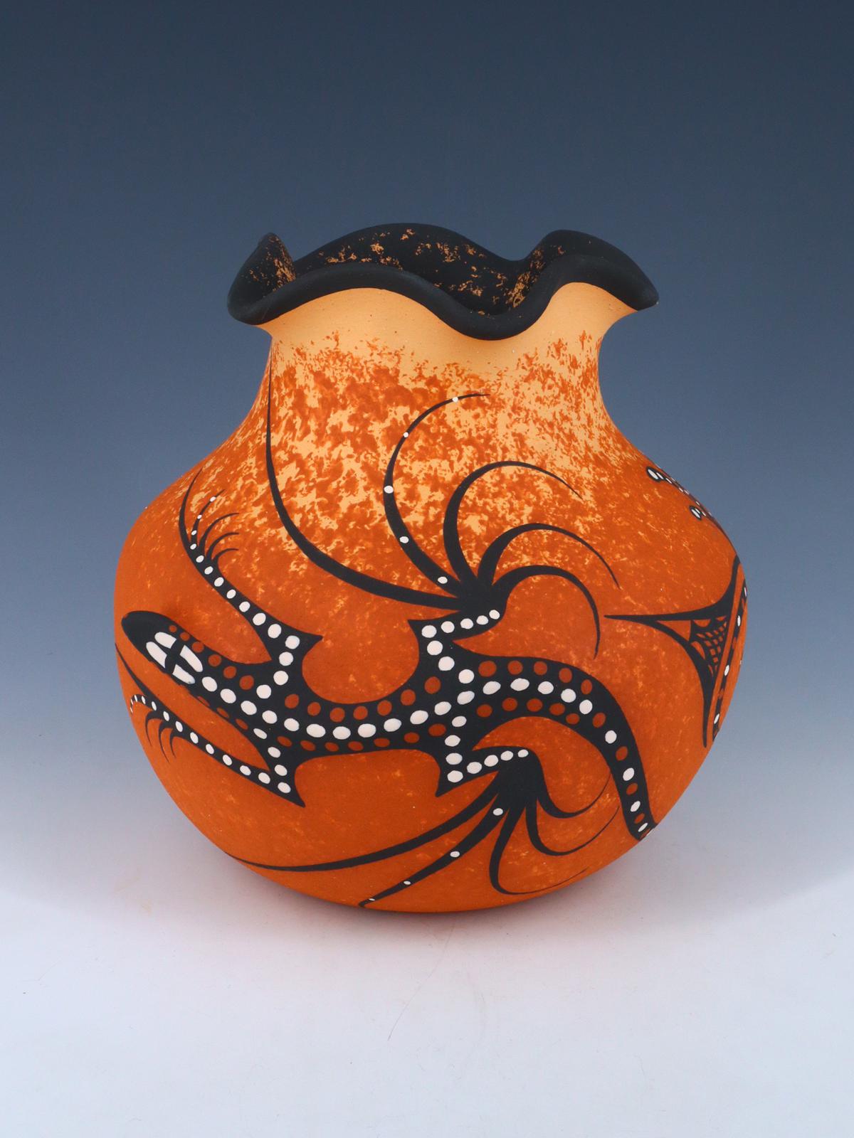 Vase de poterie fait à la main de lézard de Zuni Pueblo