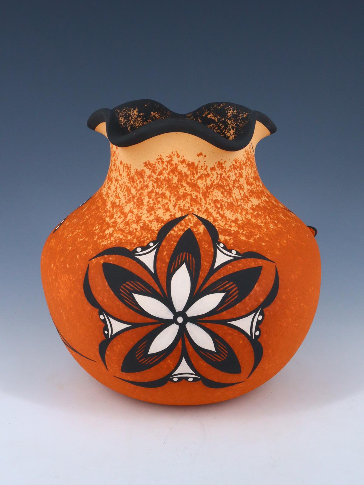 Vase de poterie fait à la main de lézard de Zuni Pueblo