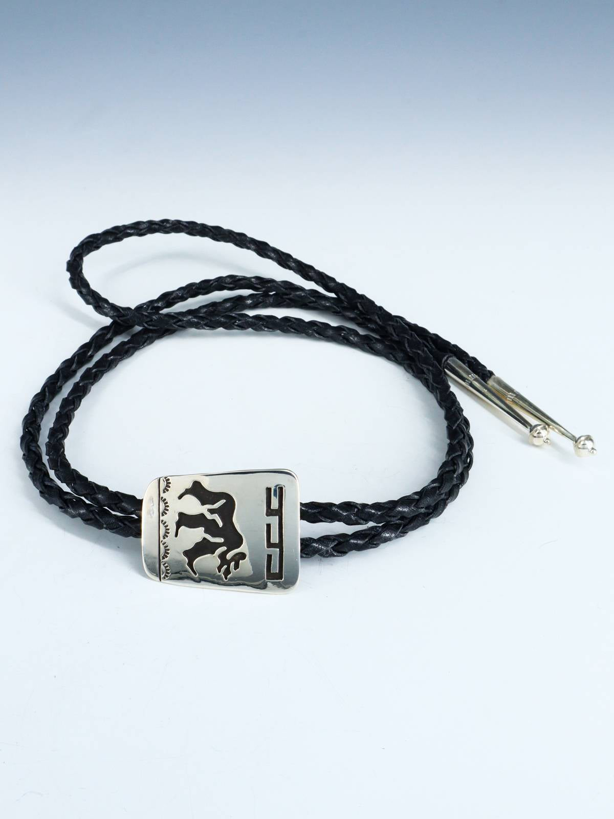 Cravate bolo amérindienne en argent sterling avec ours superposé