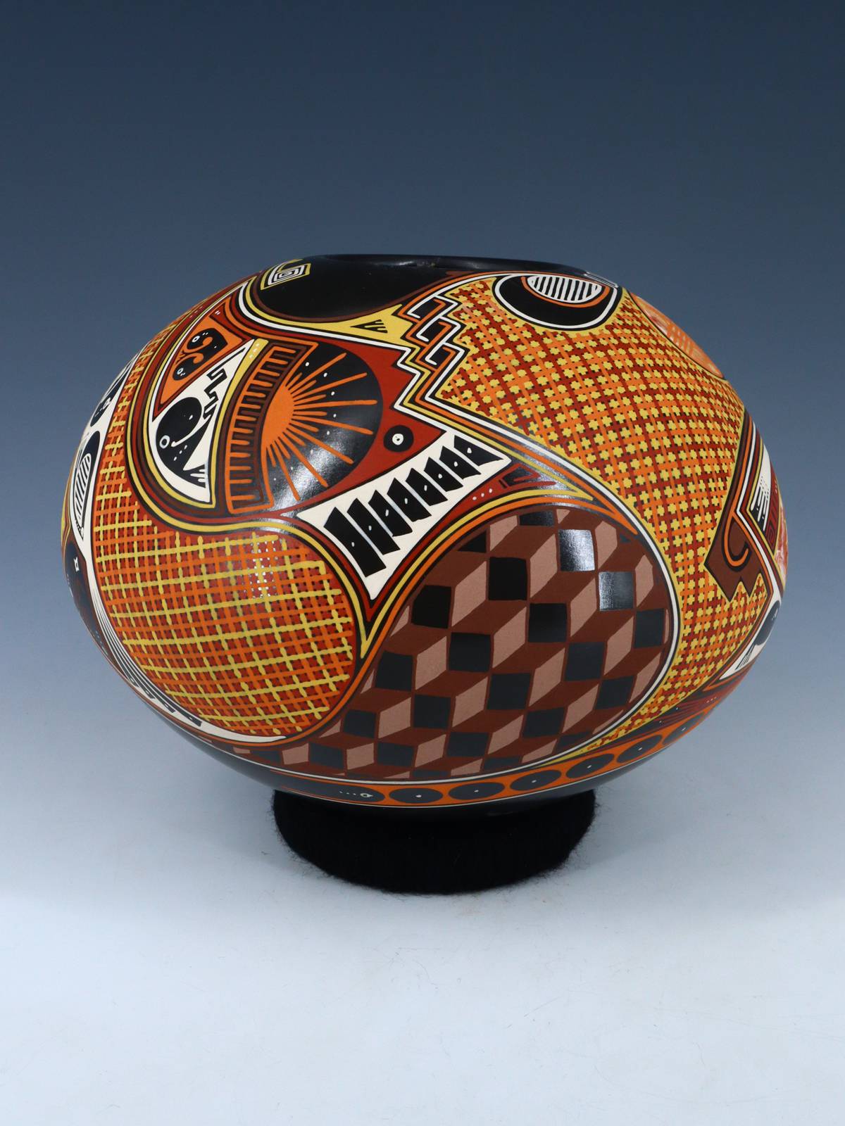 Mata Ortiz Hand Coiled and Painted Paquime Pottery - PuebloDirect.com