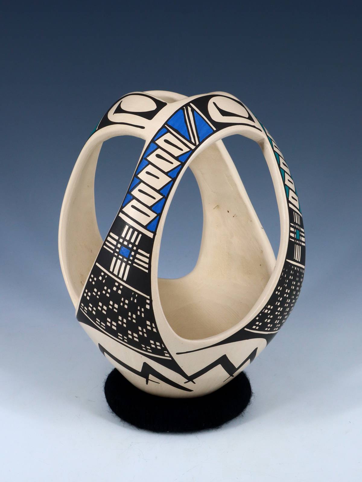 Mata Ortiz Hand Coiled Pottery Vase - PuebloDirect.com