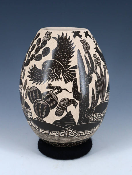 Mata Ortiz Hand Coiled Wildlife Etched Pottery - PuebloDirect.com