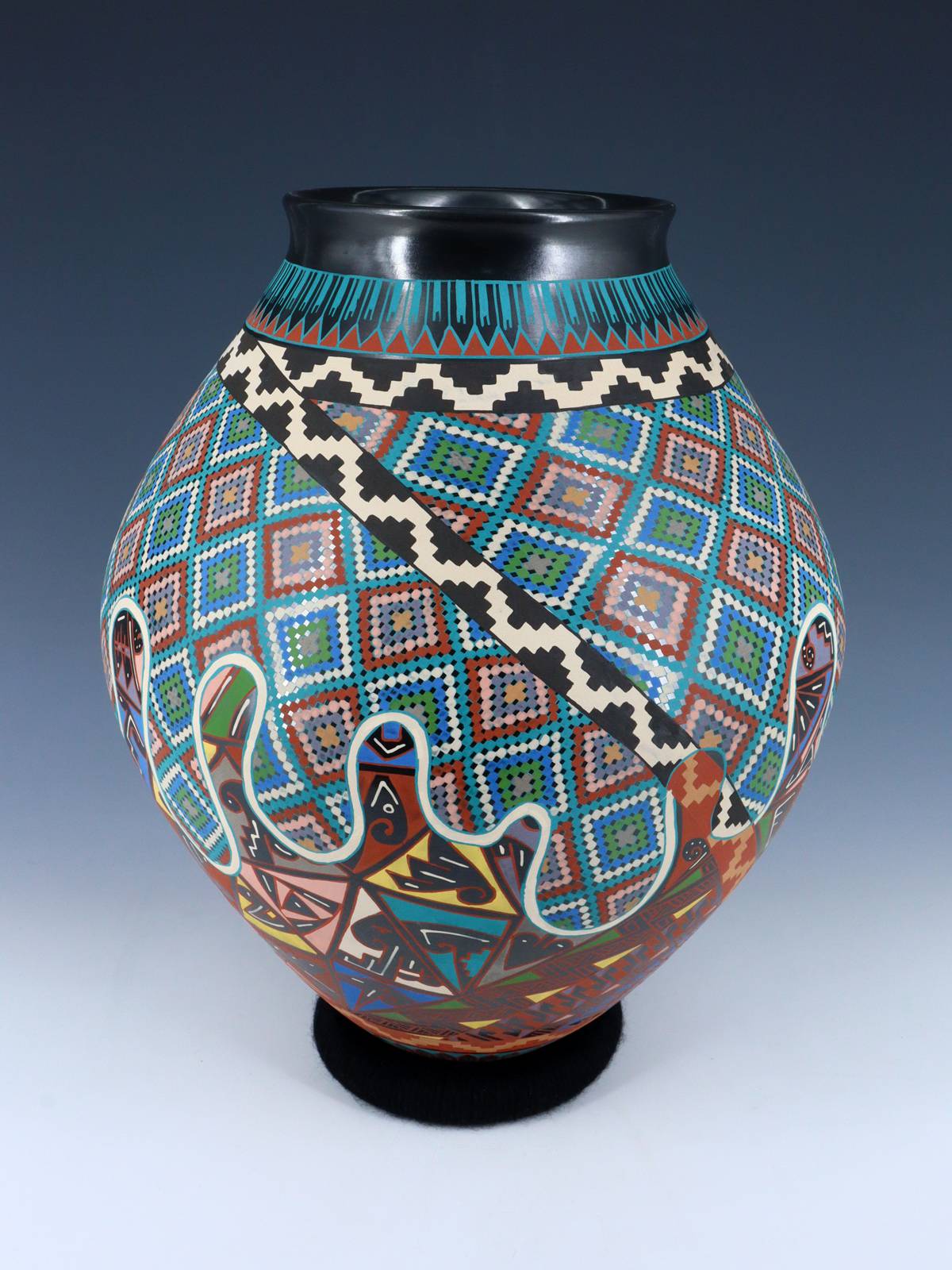 Mata Ortiz Hand Coiled and Painted Pottery Vase - PuebloDirect.com