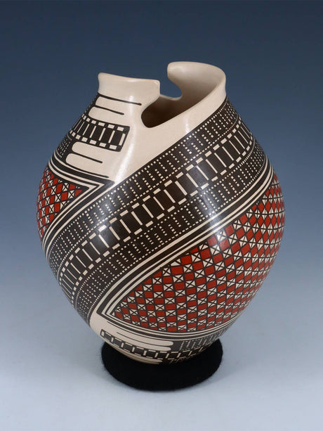 Mata Ortiz Hand Coiled Paquime Pottery Vase - PuebloDirect.com
