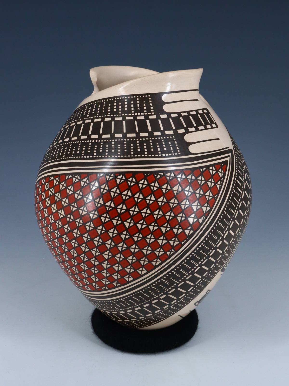 Mata Ortiz Hand Coiled Paquime Pottery Vase - PuebloDirect.com