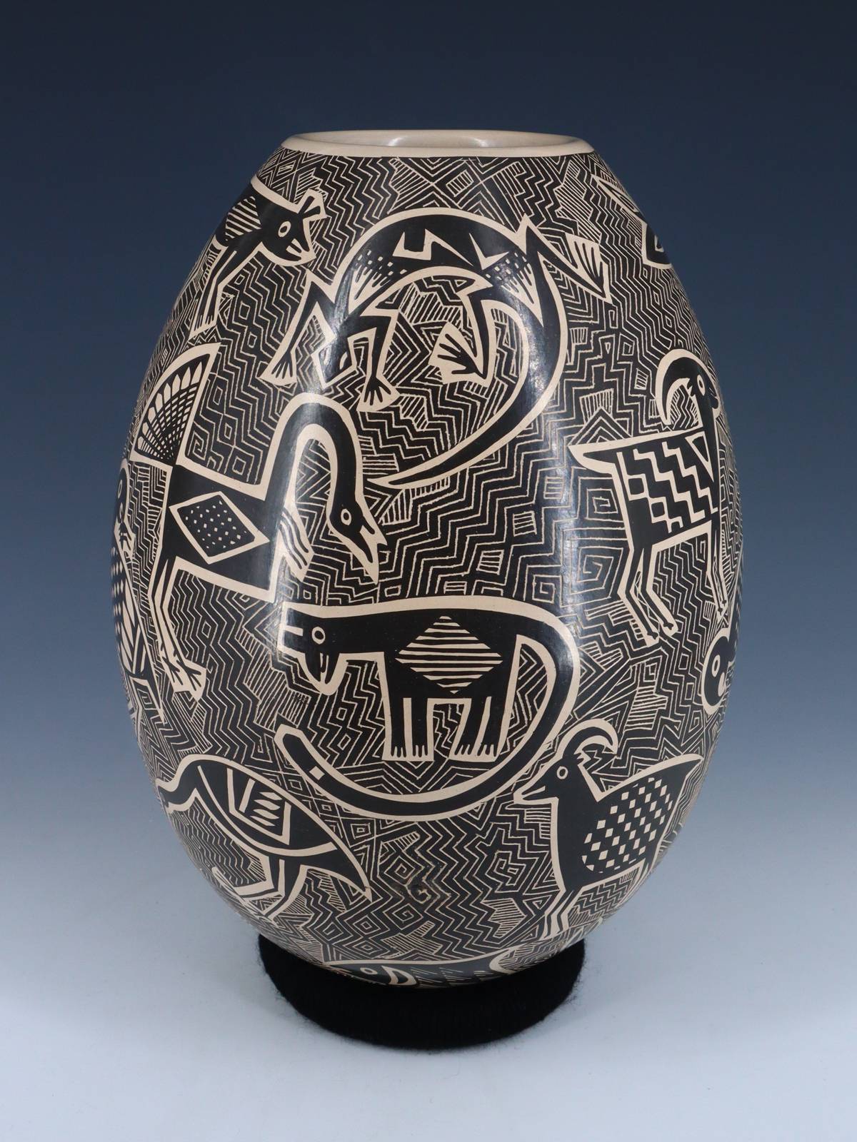 Mata Ortiz Hand Coiled Wildlife Etched Pottery Vase - PuebloDirect.com