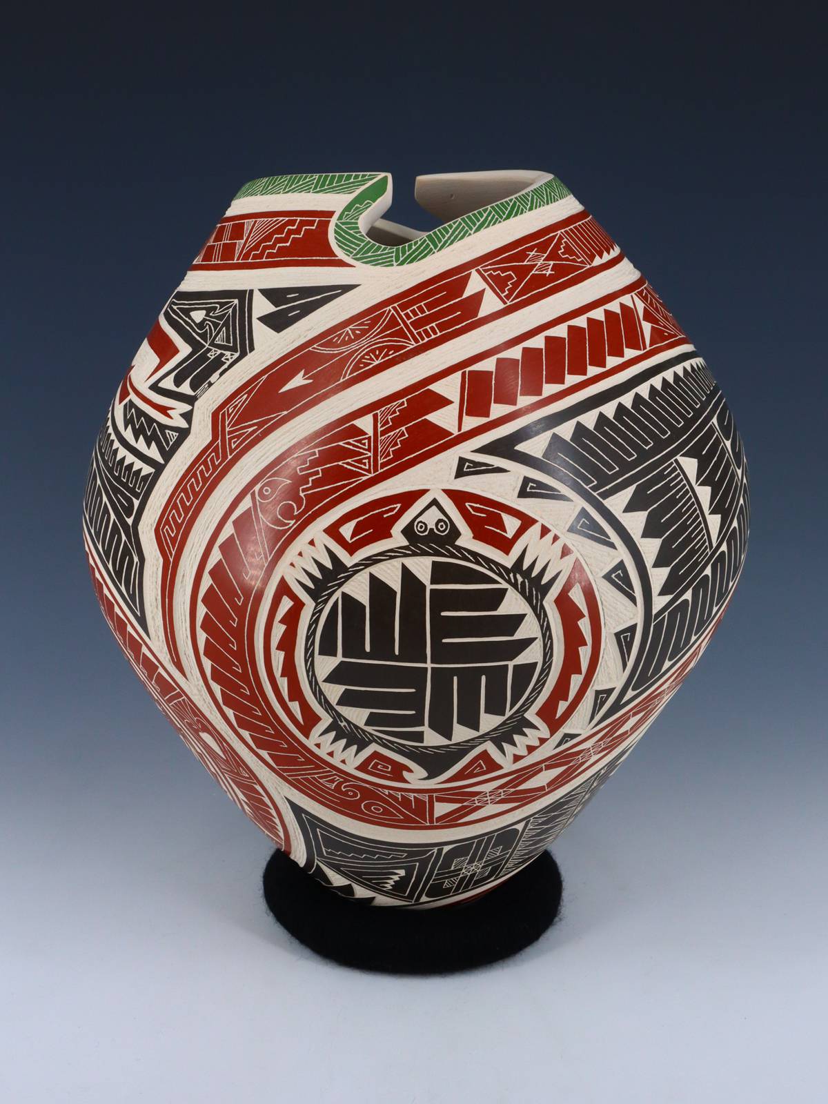 Mata Ortiz Hand Coiled Etched Wildlife Pottery - PuebloDirect.com