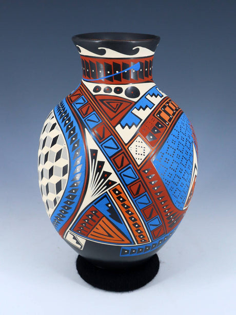 Mata Ortiz Hand Coiled Pottery Vase - PuebloDirect.com