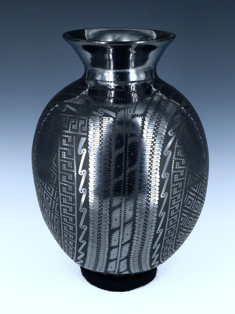 Mata Ortiz Black Pottery Vase - PuebloDirect.com
