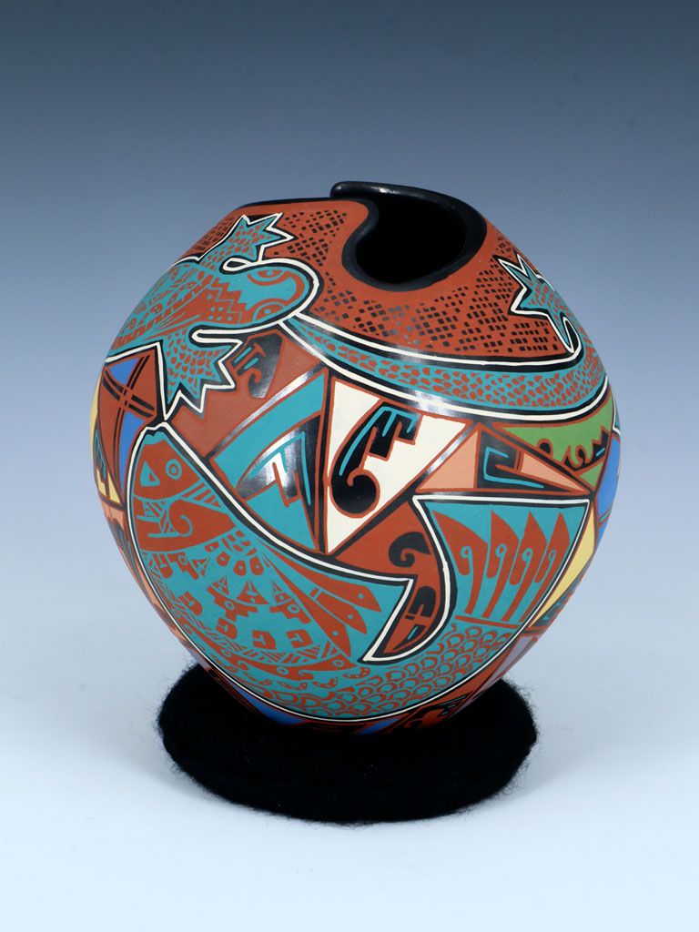 Mata Ortiz Hand Coiled Lizard Pottery Vase - PuebloDirect.com