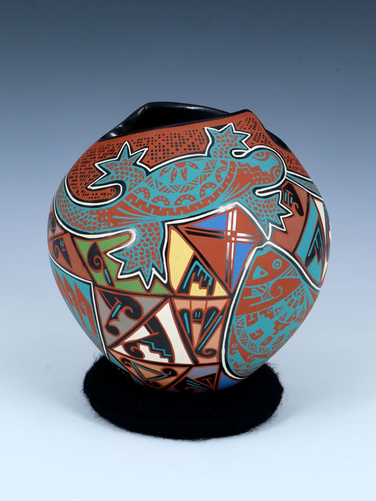 Mata Ortiz Hand Coiled Lizard Pottery Vase - PuebloDirect.com