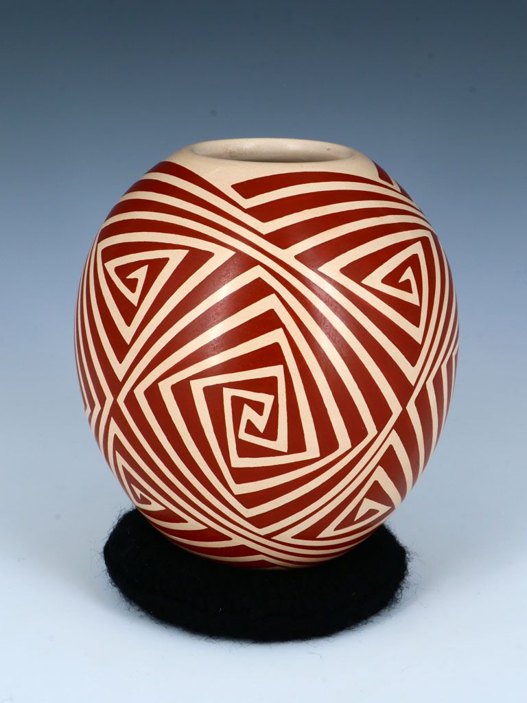 Mata Ortiz Hand Coiled Etched Eye Dazzler Pottery - PuebloDirect.com