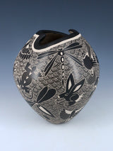 Hand Coiled Mata Ortiz Black Pottery Wildlife Vase