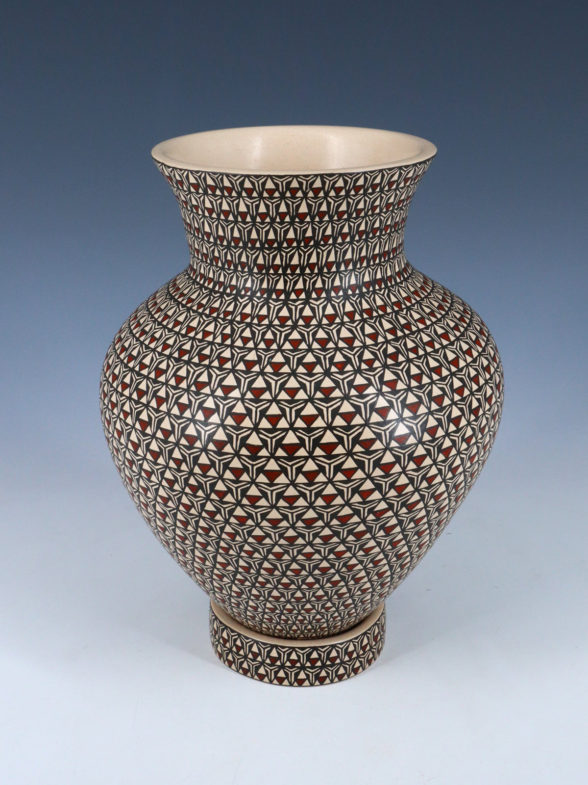 Jarrón de cerámica geométrica pintada Mata Ortiz