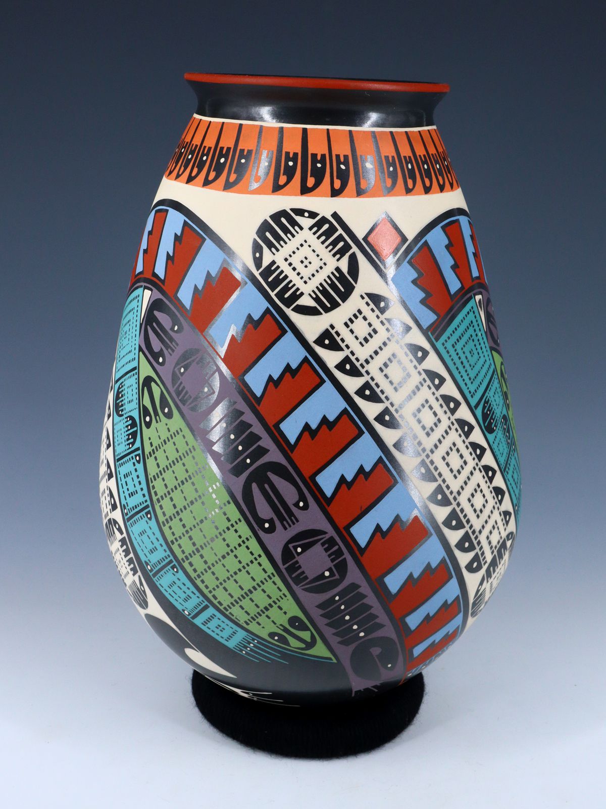 Mata Ortiz Hand Coiled Pottery Vase - PuebloDirect.com