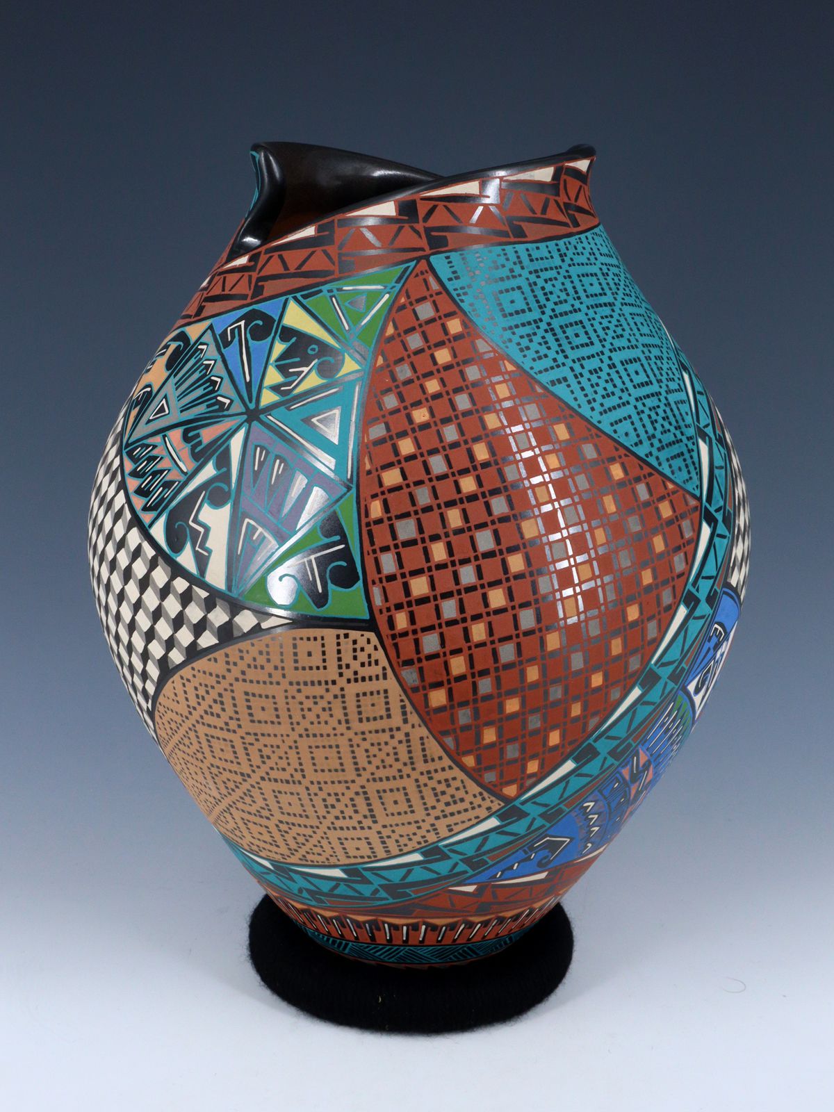 Mata Ortiz Hand Coiled and Painted Pottery - PuebloDirect.com