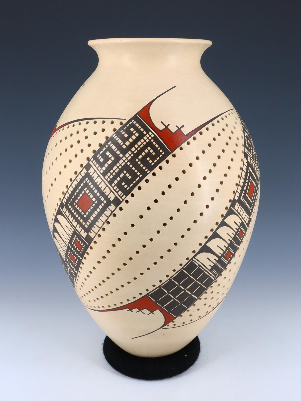 Mata Ortiz Hand Coiled Pottery Vase - PuebloDirect.com