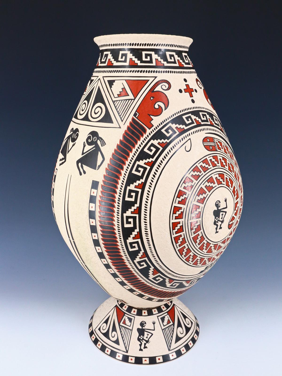 Poterie enroulée à la main Mata Ortiz avec support