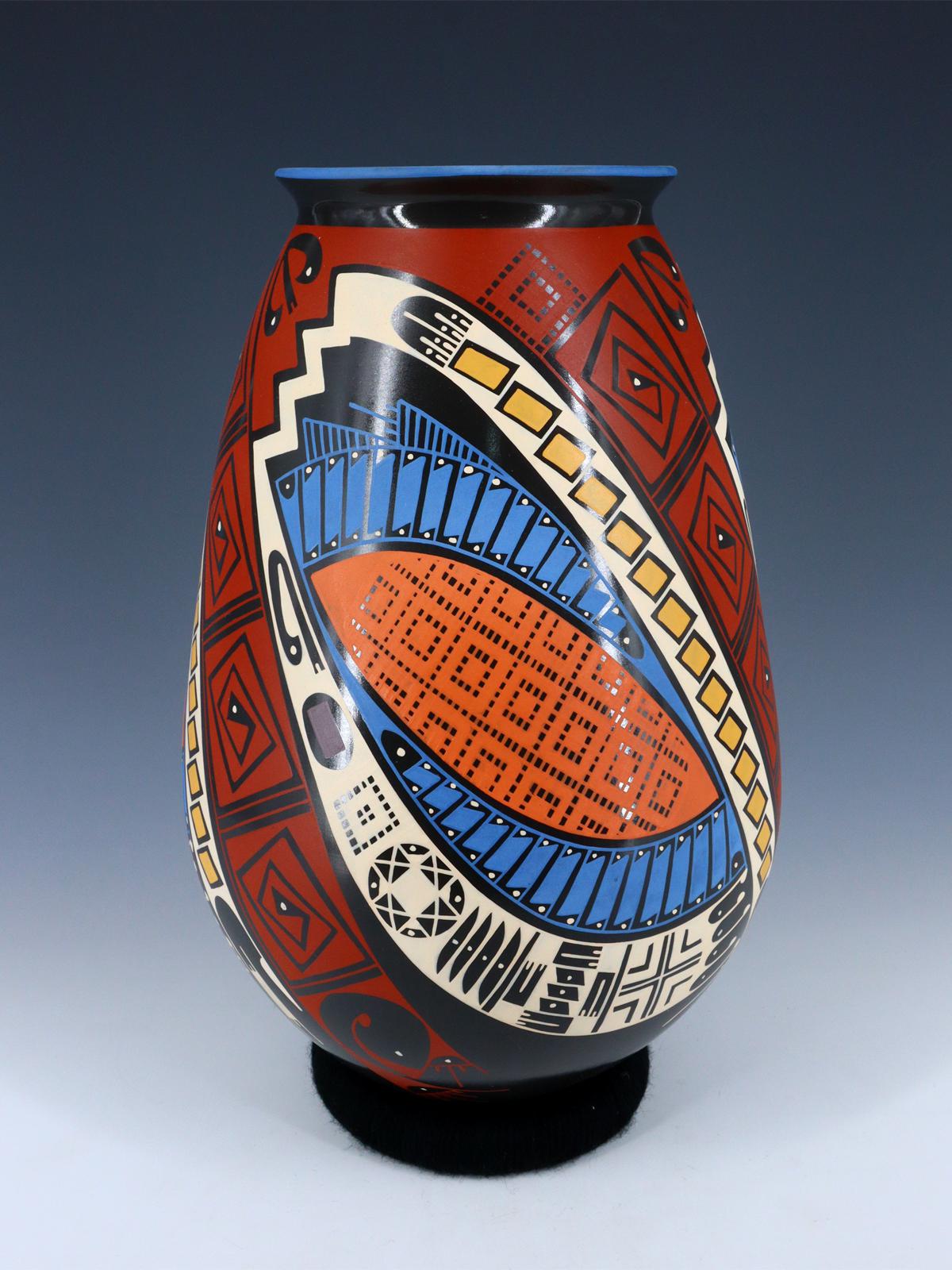 Mata Ortiz Hand Coiled Pottery Vase - PuebloDirect.com
