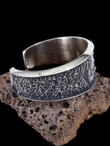 Pulsera de puño de hueso de dinosaurio con gema de plata de ley fundida de Tufa Navajo