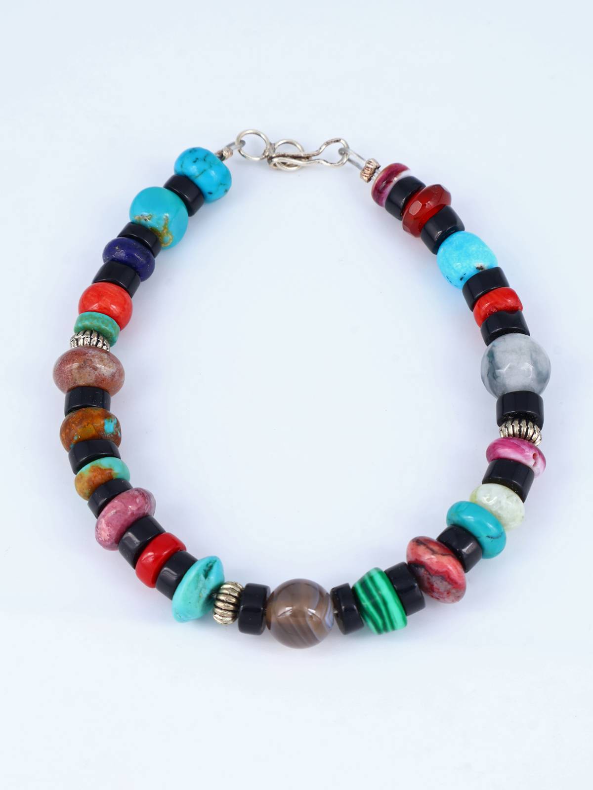 Pulsera de cuentas de una sola hebra con múltiples piedras
