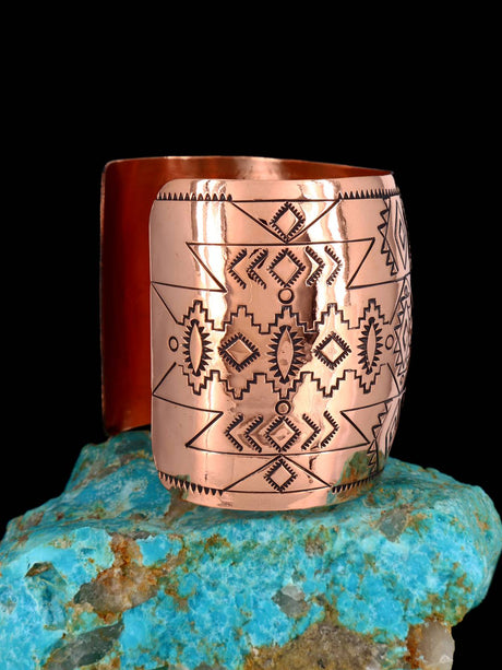 Pulsera de puño Navajo de plata de ley Pueblo Storyteller