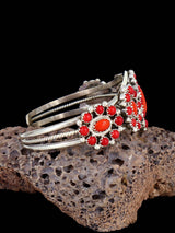 Brazalete de plata de ley con fila de coral navajo